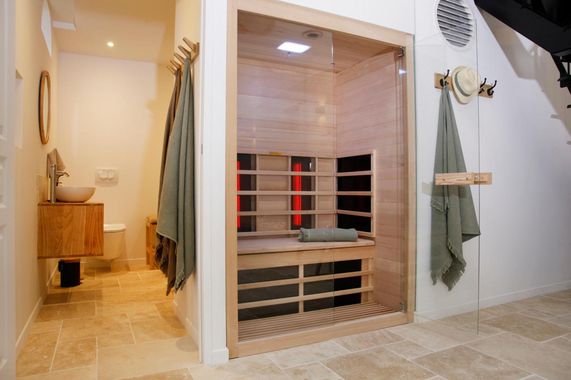 Le Domaine De Soani - Piscine Interieure, Jacuzzis & Sauna Adult Only Saint-Evarzec Exterior photo