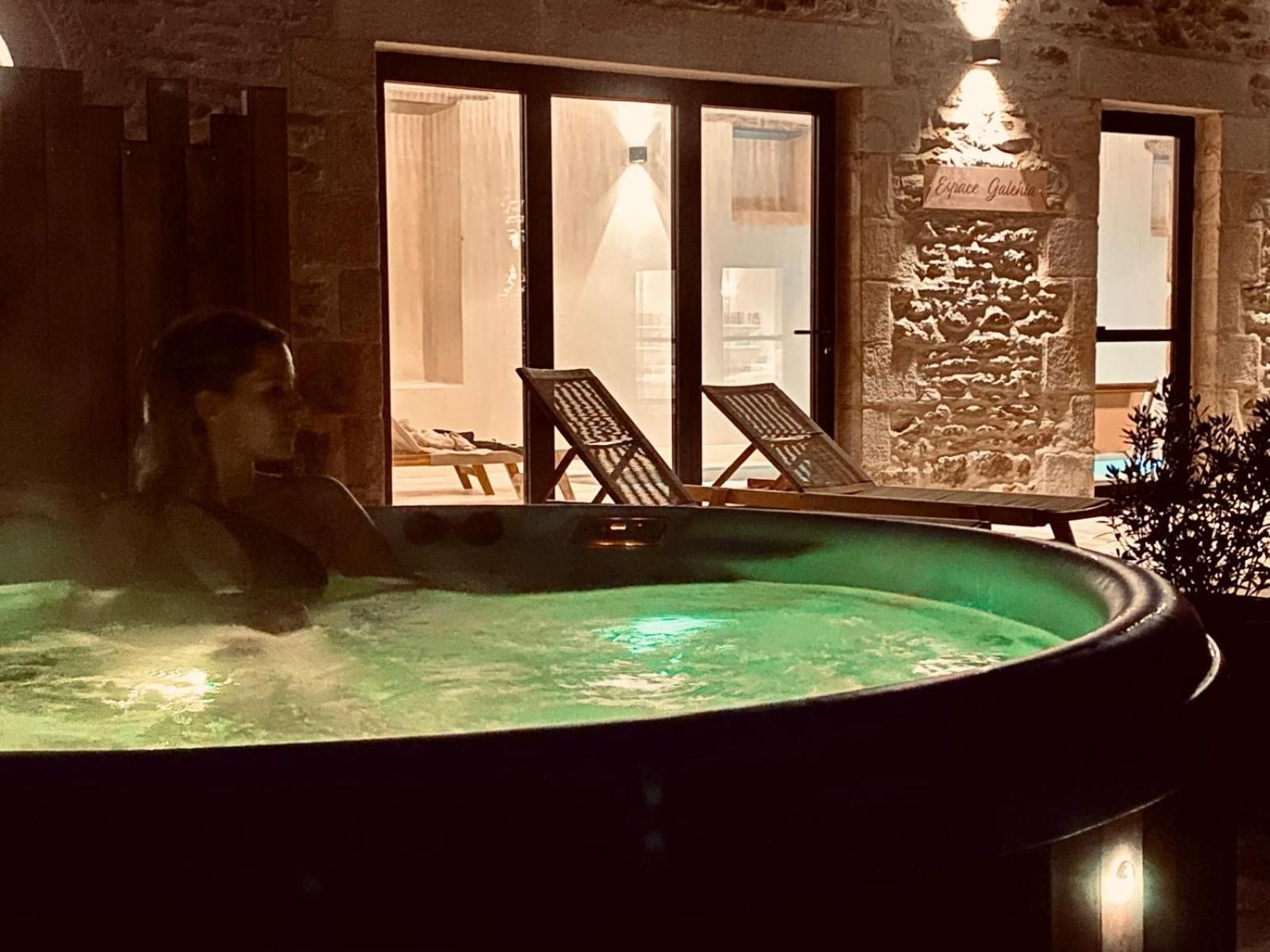 Le Domaine De Soani - Piscine Interieure, Jacuzzis & Sauna Adult Only Saint-Evarzec Exterior photo